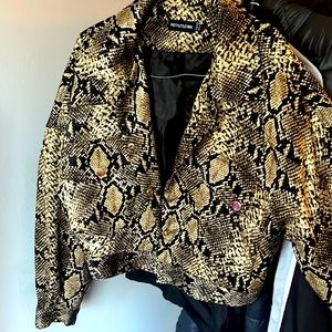 Pretty little thing, silky satin, cropped jacket with snaps snake print brown